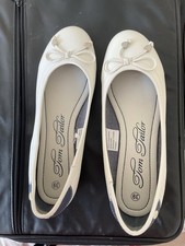 Ladies Tom Tailor Cream and Navy Flat Shoes Size 39.     U.K. Size 51/2