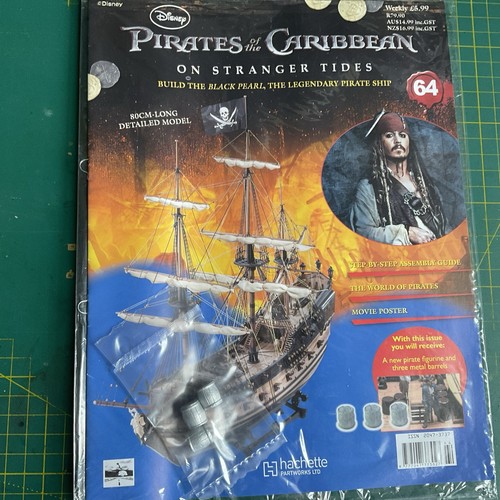Hachette build the pirates - build,