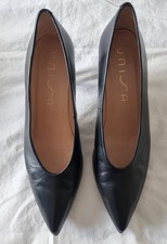 Ladies court shoes with heel