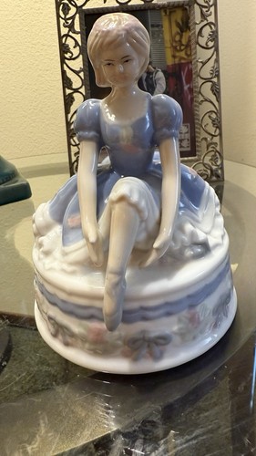 Musical porcelain girl - porcelain,