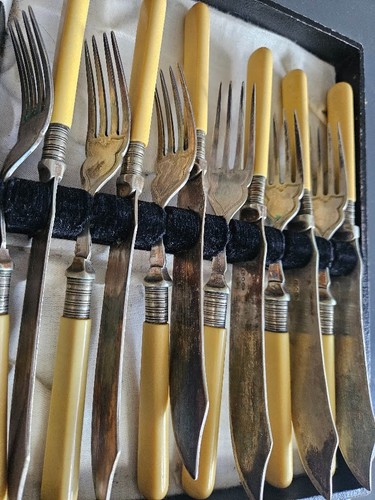 Vintage pre 1941 cased - cased, 12pc