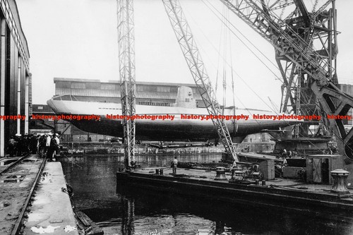 F003729 submarine construction - submarine,