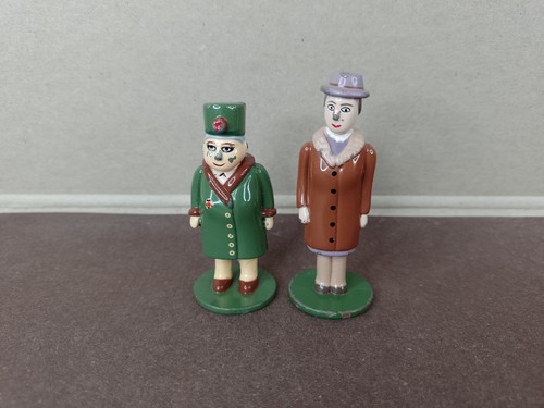 Dowager hatt and mrs kyndley - dowager,