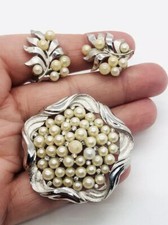 TRIFARI Faux Pearl Cluster