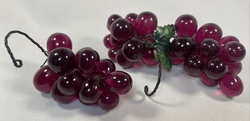 Grape clusters red - grape, wire