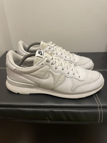 Rare nike internationalist - v,