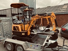 XN08 Mini Digger And Trailer