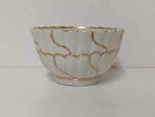 First Period Worcester Porcelain Ribbed Tea Bowl 'Gold Queens' Pattern