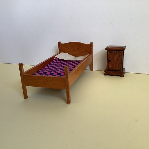 Scale dolls house - house, single