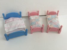 RARE VINTAGE LITTLE TIKES DOLLS GRAND MANSION FURNITURE BED INCLUDING DUVET