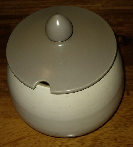 Poole pottery twintone - pottery,