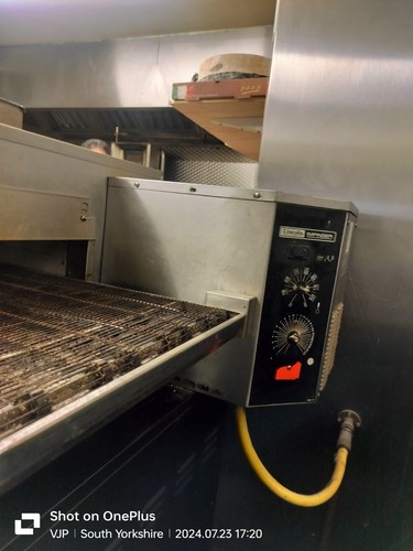 Pizza maker machine - pizza,