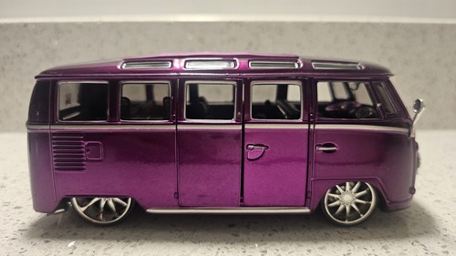 Maisto scale diecast - 1:25,