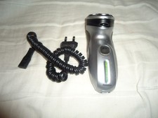 Philips Philishave 5847 Rechargeable Men's Electric Shaver & Charger (4)