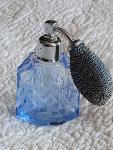 Etched glass perfume atomiser