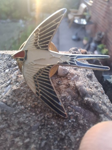 Swallow bird enamel pin badge - swallow,