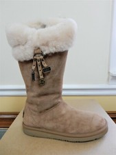 UGG Chesnut Plumdale Charm Boots Size 6 - 1006710 W / CHE