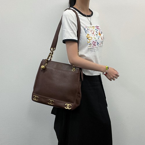 Chanel coco mark charm brown - chanel,