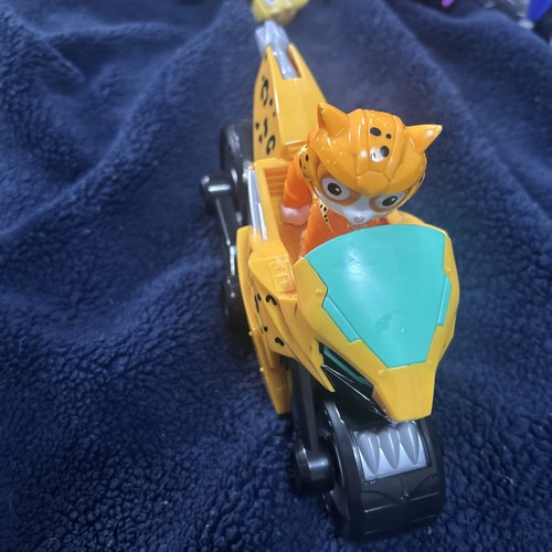 Paw patrol cat - paw,