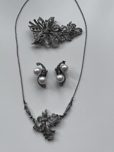 Vintage silver tone jewellery - vintage,