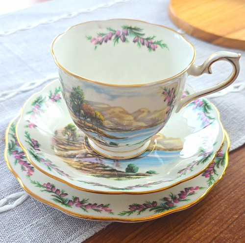Royal albert bone china - royal,