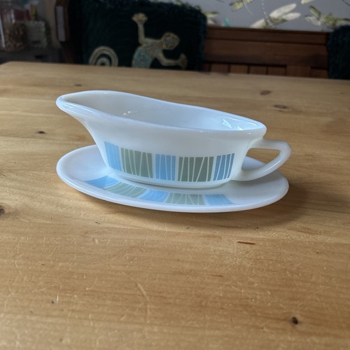 Jaj pyrex gravy boat and - pyrex,