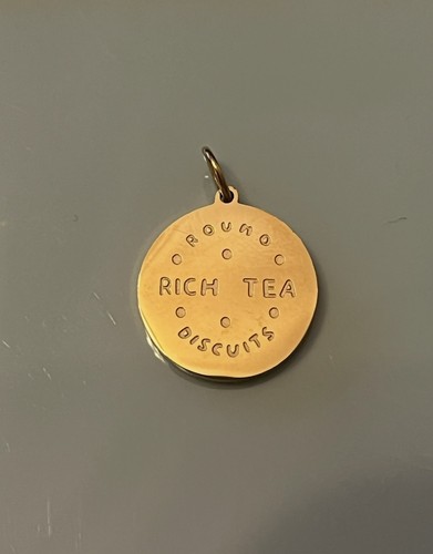Rich tea biscuit - tea, gold