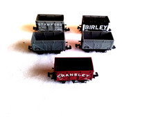 RAKE OF 5 BACHMANN COKE WAGONS WITH RAILS   N GAUGE