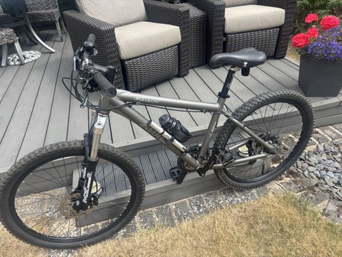 Giant grey mountain bike - giant,