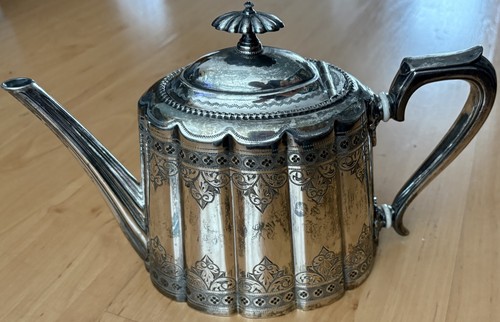 Superb victorian fluted teapot - fluted,