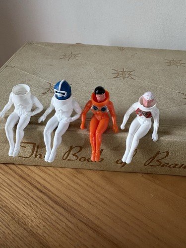 Small toy space men - small,
