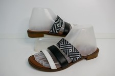 RUSSELL+BROMLEY BLACK+WHITE