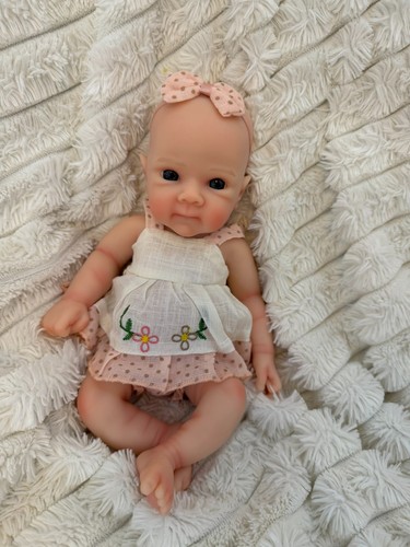 Reborn preemie awake - preemie, full