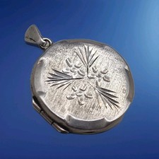 Vintage Sterling Silver Pretty Round Locket Pendant