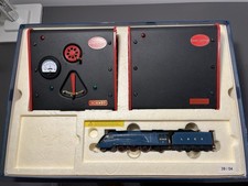 HORNBY 'OO' GAUGE R1041 LNER BLUE 4-6-2 CLASS A4 'MALLARD' LIVE STEAM TRAIN PACK