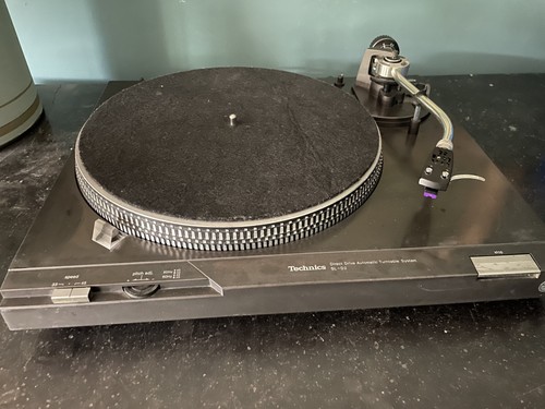 Technics turntable - d2,