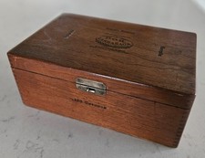 VINTAGE POR LARRANAGA HABANA CUBA, 100 CORONAS WOODEN CIGAR BOX IN VG CONDITION.