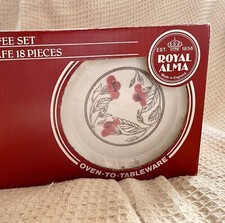 Vintage Royal Alma 18 Piece