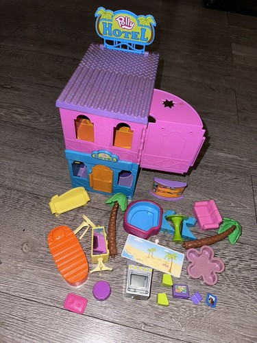 Polly pocket relaxin - polly, relaxin'