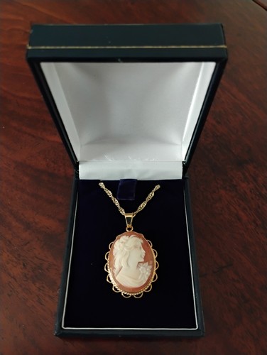 9ct gold cameo pendant - 9ct,
