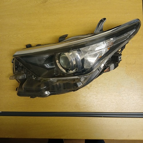 Toyota auris mk2 headlight - toyota,
