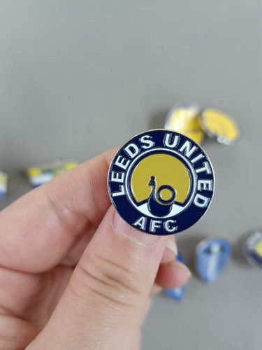 Leeds united peacock pin - leeds,