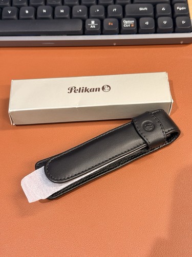 Black pelikan leather single - black,