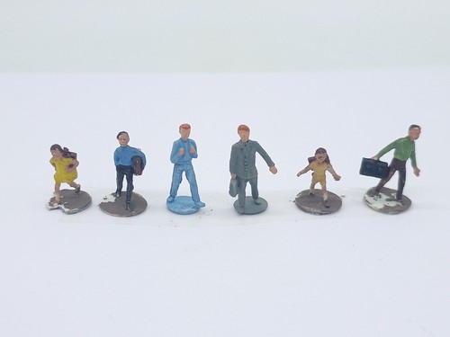 Preiser figures standing - figures,
