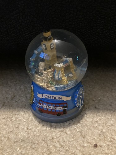 Commemorative london snowglobe - london,