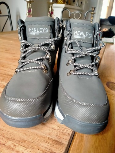 Henley boots size 7 - uk,