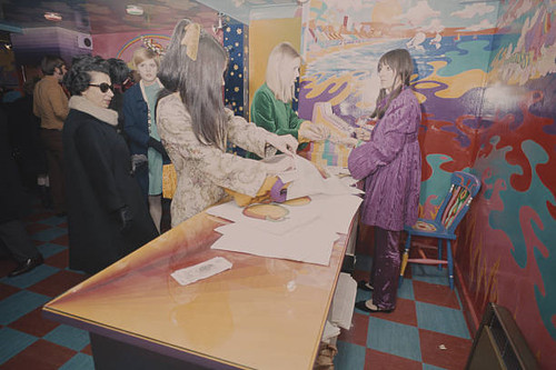 Beatles apple boutique - apple, opens