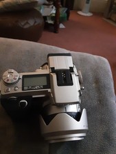 Minolta Konica DiMAGE 7i 5.0MP Digital Camera - Black & Metallic silver