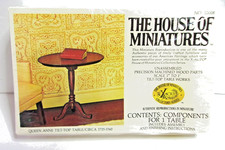 THE HOUSE OF MINIATURES QUEEN