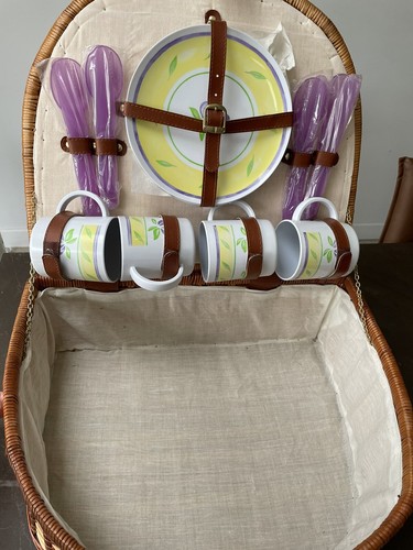 New picnic person wicker - picnic,